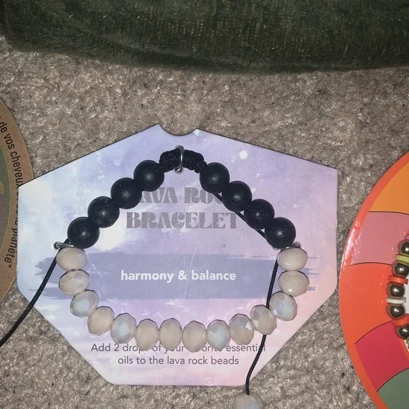 NWT. 6 item accessories bundle. - Picture 3 of 6